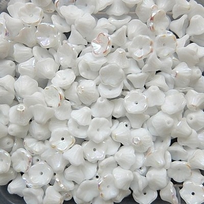 30 Stück - Trichterblüten chalk white AB